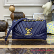 M20615 New Wave Chain Bag MM H24 (Night Blue)