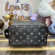 M11670 Locker Dopp Kit