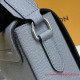 M30808 New Flap Messenger Taiga Leather (Gris Bubble Gum)