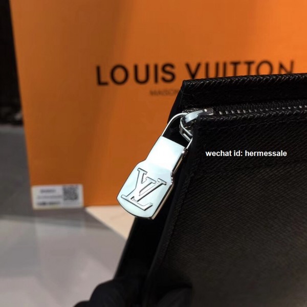 Louis Vuitton M30043 Pochette Voyage GM Taiga Leather