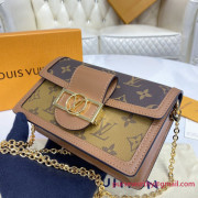 M68746 Dauphine Chain Wallet 