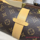 M26191 Pochette Mia (Authentic Quality)
