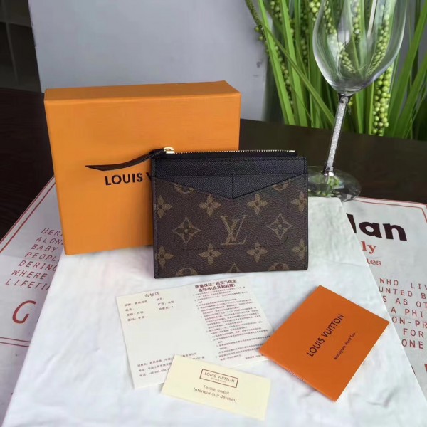 Louis Vuitton Zipped Card Holder Review